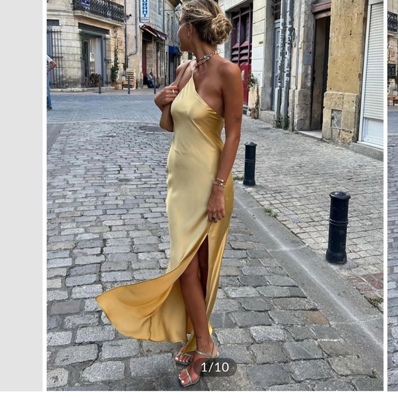 Commense Dresses & Skirts - Commense moonlight open back satin dress. Size XS. Golden yellow. NWT